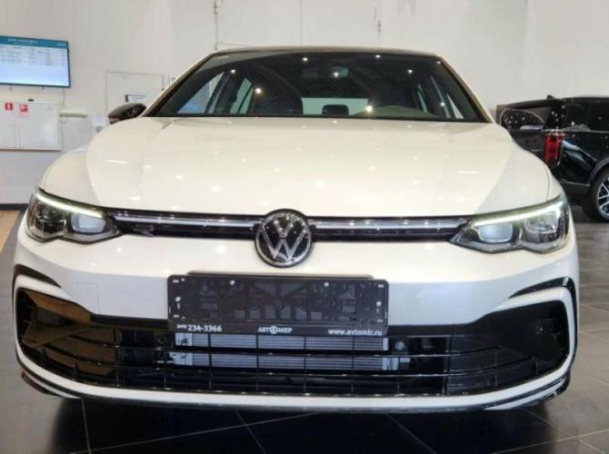Автосалон в Химках выставил на продажу хэтчбек в комплектации R-Line Lite. Если сравнивать с…