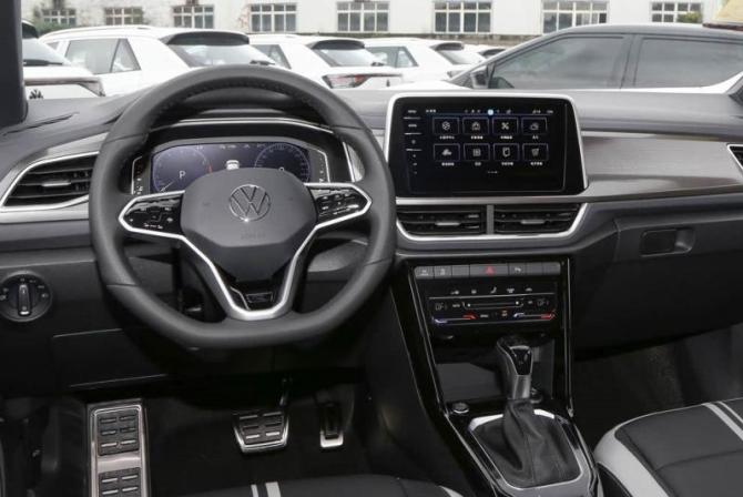 В России, для сравнения, за Volkswagen T-Roc 2024 года с символическим пробегом в 10 километров…