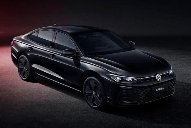 Новый Volkswagen Passat уже в России: Но какой выбрать – «немец» или «китаец»