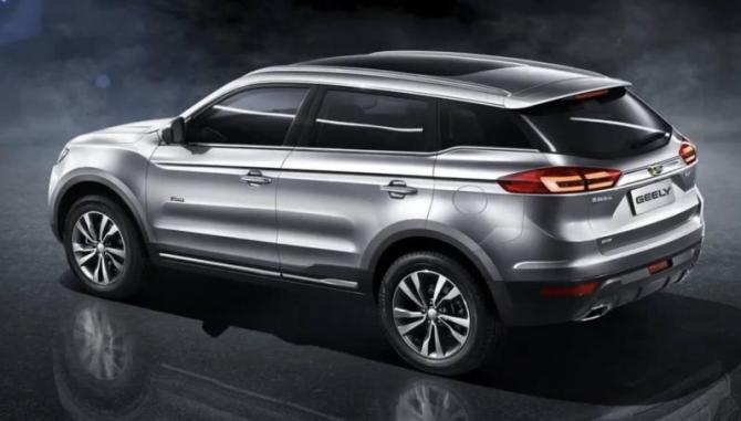 На вторичке Geely Atlas 2018-2022 стоят минимум 990 тысяч рублей. Максимальный ценник доходит до…