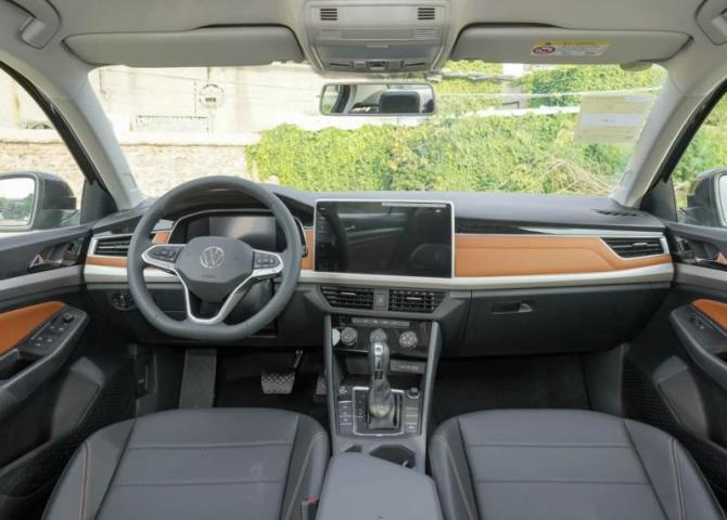 Сборкой актуального VW Bora занимается китайское СП FAW-Volkswagen. После обновления седан примерил…