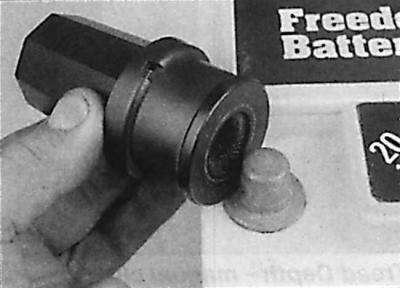 1. Check the tightness of the battery clamps (A) and the integrity of the wire insulation (B).