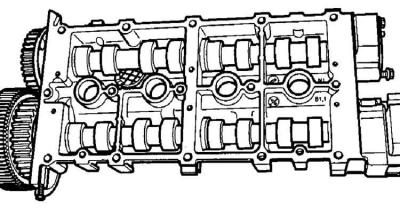 4. Clean the mating surfaces of the cylinder head and camshaft housing.