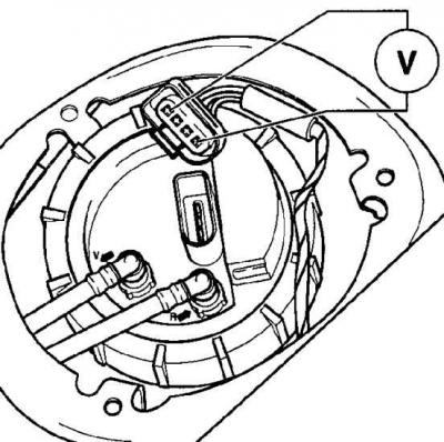 2. Disconnect the electrical connector from the fuel level sensor and fuel pump.