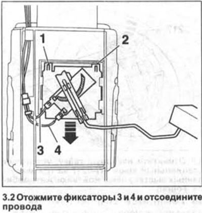 2. Притисните стезаљке 3 и 4 и одвојите жице (погледајте илустрацију).