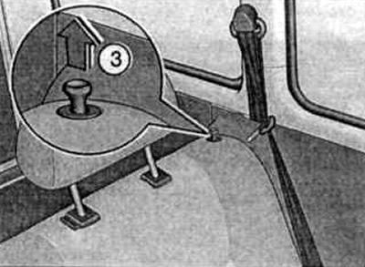 Press button 3 in the direction of the arrow and move the seat forward.