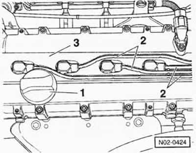 Крышку двигателя открепить и снять движением вверх.