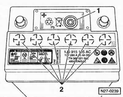 Аккумуляторная батарея с индикатором состояния и заклеенными пробками элементов (серийная):