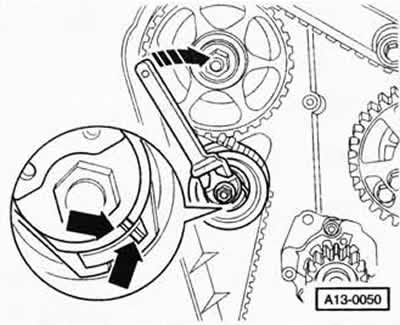 Поставете зъбното колело на разпределителния вал с ангренажния ремък и го закрепете с монтажния…