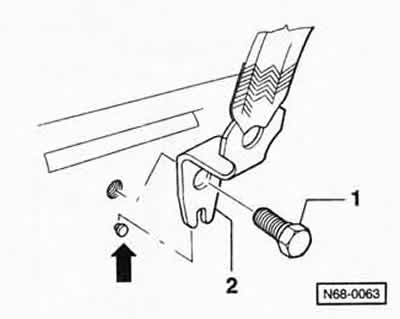 Снять накладку порога, см. соответствующую главу выше.