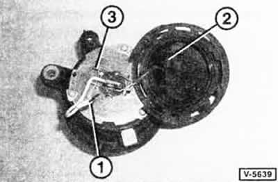 Turn the cover on the back of the fog light counterclockwise and remove.