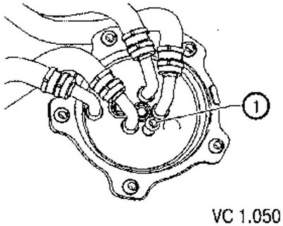 1. Unscrew the plug of the water drain hole (1).