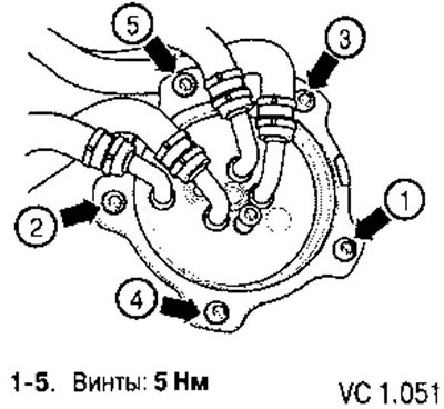 6. Loosen all screws (arrows) on the top of the fuel filter crosswise by approximately 1.5-2 turns.
