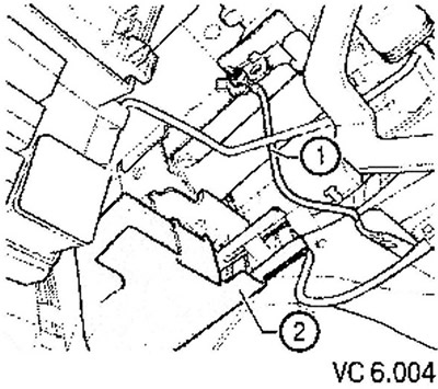 9. Отсоедините кабельный канал (2).
