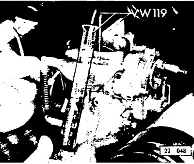 Turn the throttle lever from stop to stop several times until fuel starts to flow out of the tube.