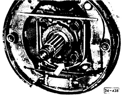 Install the rear wheel bearing cap.