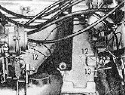 Rysunek 1.13. Przewody i węże elektryczne: 12 - Automatyczny czujnik ssania i temperatury; 13 - Wąż…