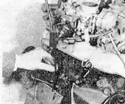Foto 21.21. Inštalácia trubice mierky oleja.