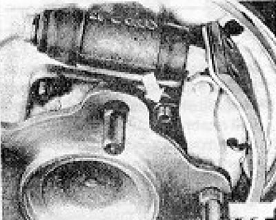 Figure 9.17. Upper brake shoe return springs (Section 7).