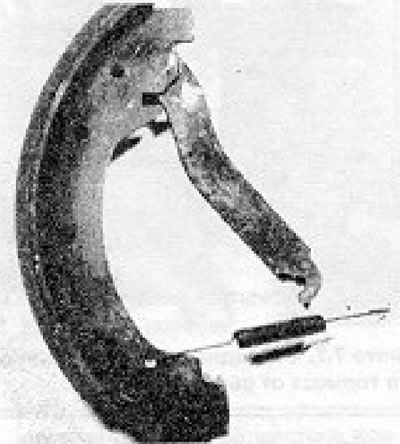 Photo 7.17a. Handbrake shoe with lever.