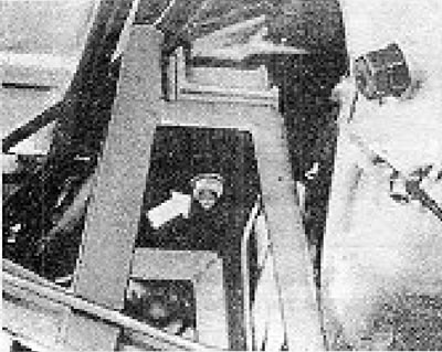 11.23. ábra: Motortartó csavar.
