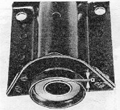 11.35. ábra Az alsó görgő perselyének kiemelkedése (24. szakasz). a = 0,8–1,1 mm