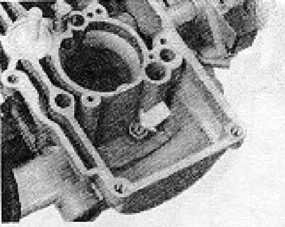Figure 13.37. Fuel jet of the transition system (shown by the arrow) on carburetor 2B6 (section 6B).