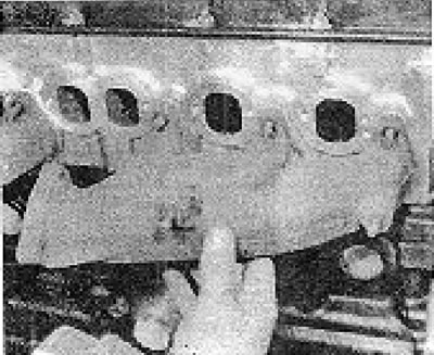 Photo 68.82. Installing the front sections of the exhaust manifold.