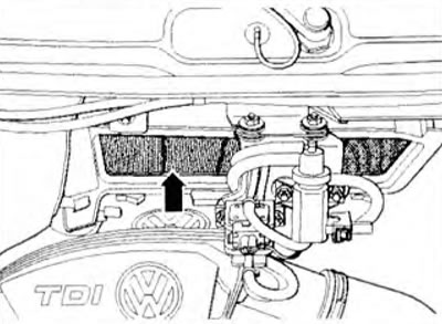 Рис. 1.7. Снимите фильтрующий элемент (стрелка).
