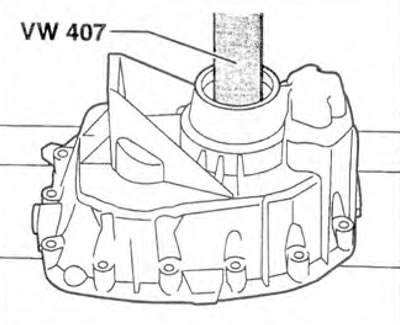 Figura 5.51a. Scoaterea unui rulment cu bile folosind extractorul WV 407.