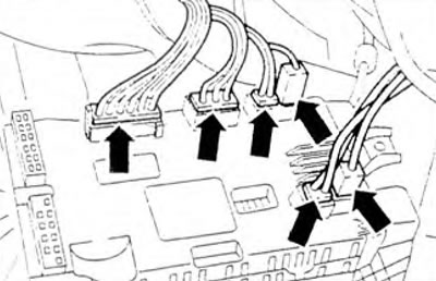 Figure 10.26. Disconnect the wiring connectors (arrows).