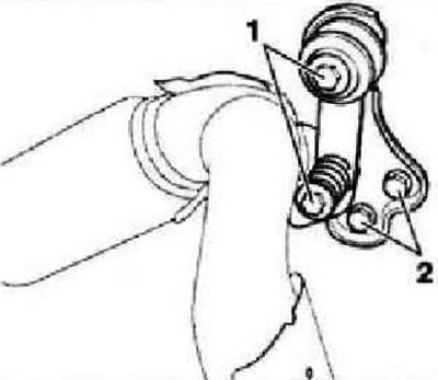 Выкрутить крепежные болты «1» и «2» олоры выхлопной трубы. Извлечь вниз опору выхлопной трубы.