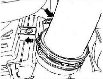 Опустить подрамник. Извлечь выхлопную трубу движением вперед. Снять угловой редуктор. Нажать на…