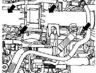 Отсоединить все разъемы и соединения шлангов на всасывающем патрубке «4» и на блоке управления…