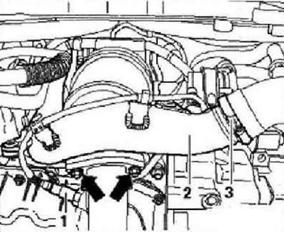 В зависимост от конфигурацията на автомобила, отстранете шумоизолацията или предпазителя на долната…