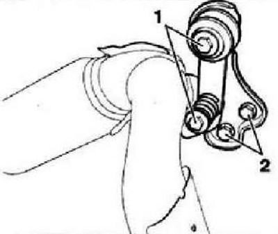 Развийте монтажните болтове «1» и «2» на опората на изпускателната тръба, свалете опората на…