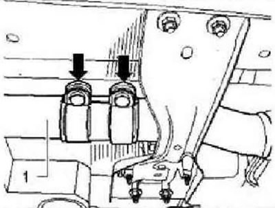Развийте гайките на двойната скоба «стрелки» и я преместете напред по дължината на изпускателната…