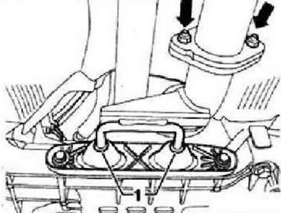Развийте гайките «стрела» и дръпнете изпускателната тръба назад. Натиснете изпускателната тръба…