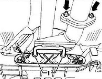 Открутить гайки «стрелки» и потянуть выхлопную трубу назад. Снять заднюю часть выхлопной системы со…