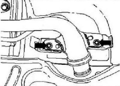 Открутить горловину топливного бака от кузоза «стрелки».