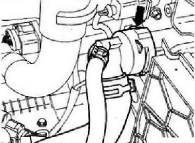 Разблокирайте скобата и извадете «стрелката» на свързващия фитинг от радиатора. Разкачете и…