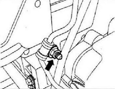 Снять корпус воздушного фильтра. Снять патрубок наддувочного воздуха. Снять соединительную трубку к…