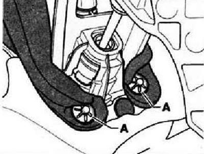 Для этого снять зажимные шайбы «А» крепления шумоизолирующего кожуха. Отсоединить шумоизолирующий…