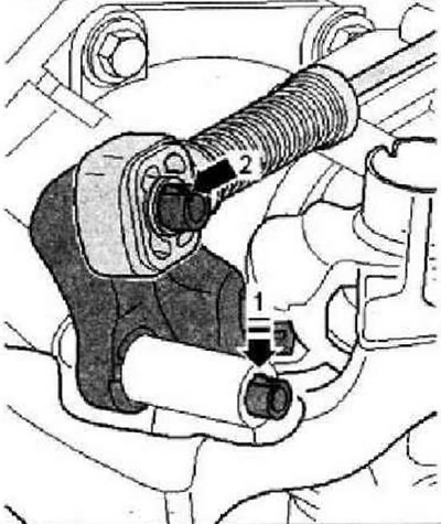 Крепление должно быть застопорено фиксатором «стрелка 2».