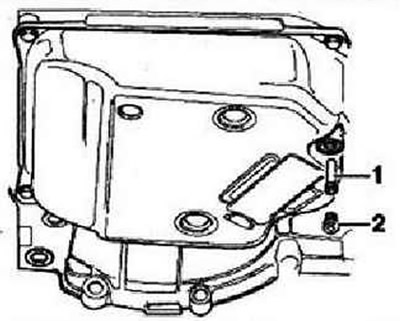 Выключить двигатель. Открутить резьбовую пробку для контроля ATF в поддоне «стрелка».