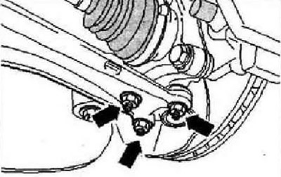 Снять нижний шумоизолирующий кожух. Снять колесо. Открутить гайки «стрелки».