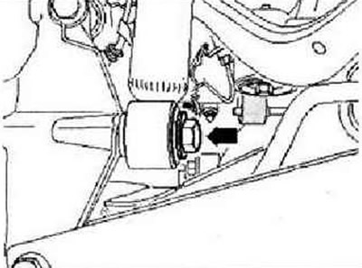 Установка осуществляется в обратной последовательности. Затяжку болтов крепления амортизатора к…