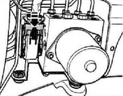 Считать и записать имеющуюся кодировку блока управления. На автомобиле, оснащенном магнитолой с…