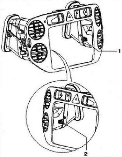 При снятии декоративной накладки могут отсоединиться металлические скобы «1» и «2». Найти скобы,…