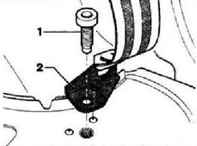 Снять облицовку задней колёсной арки (а/м без задних боковых подушек безопасности). Снять заднюю…